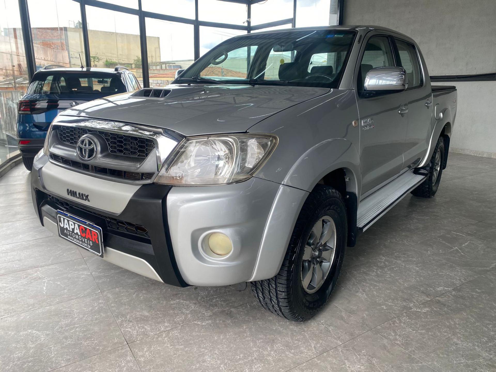 Foto Hilux Cd Srv D4-d 4x4 3.0 Tdi Diesel Aut